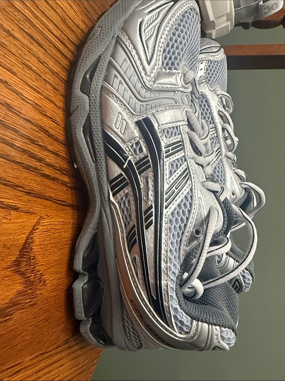 Big kids ASICS  Athletic Running Shoes - Silver Gray (5.5 Y/7W)